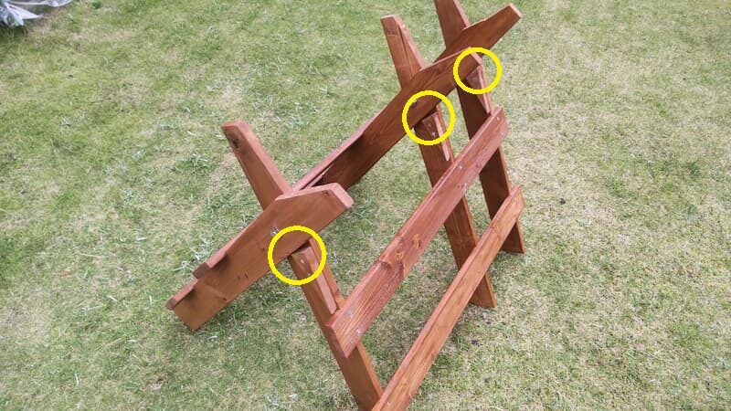 開閉のストッパーが邪魔をして閉じれない様子2